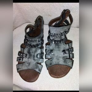 Roan Grey Zipper Sandals Size 9.5